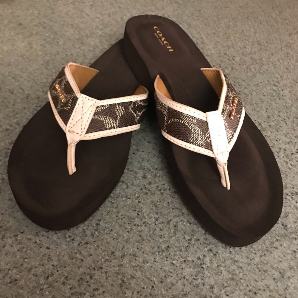 COACH NWOT size 7 flip flops
